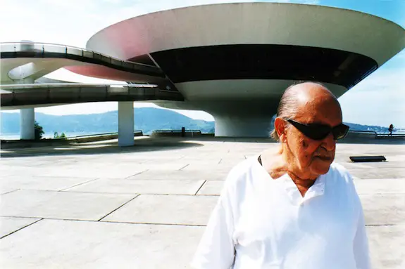 Oscar Niemeyer est hospitalisé à Rio de Janeiro